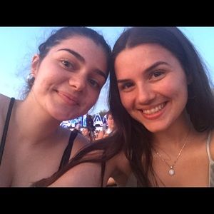 Meet your Posher, Cassandra